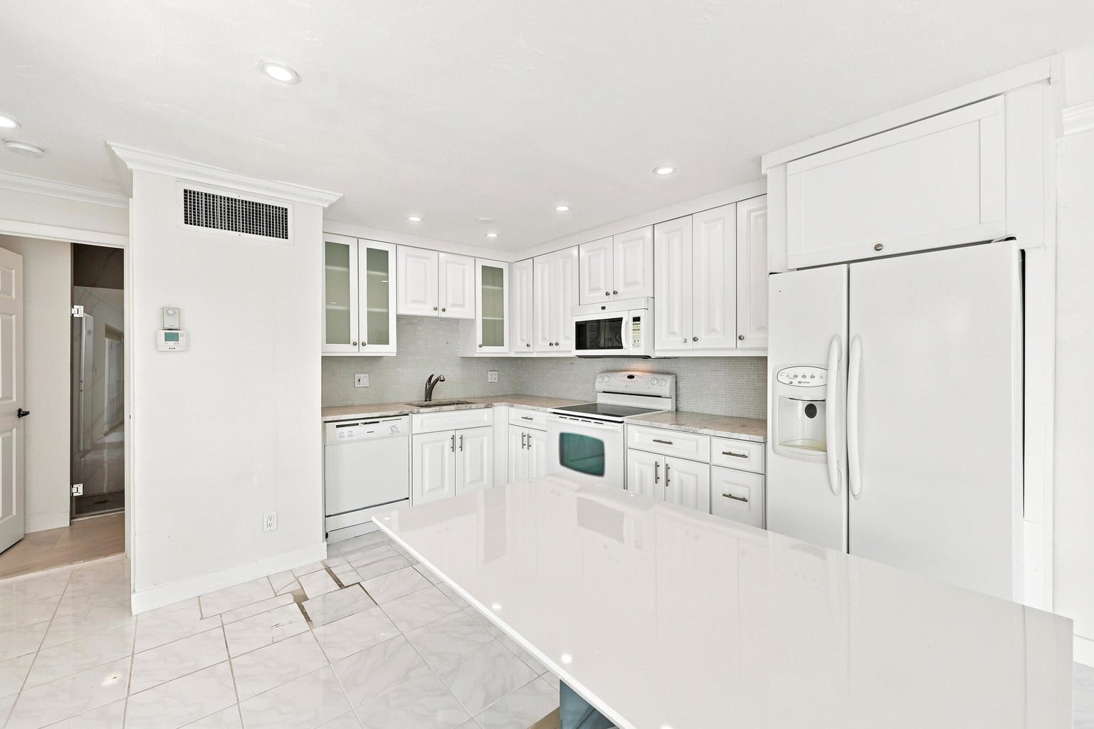 126 West Ct – photo 5