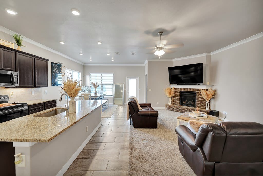1103 Masquerade Blvd – photo 4