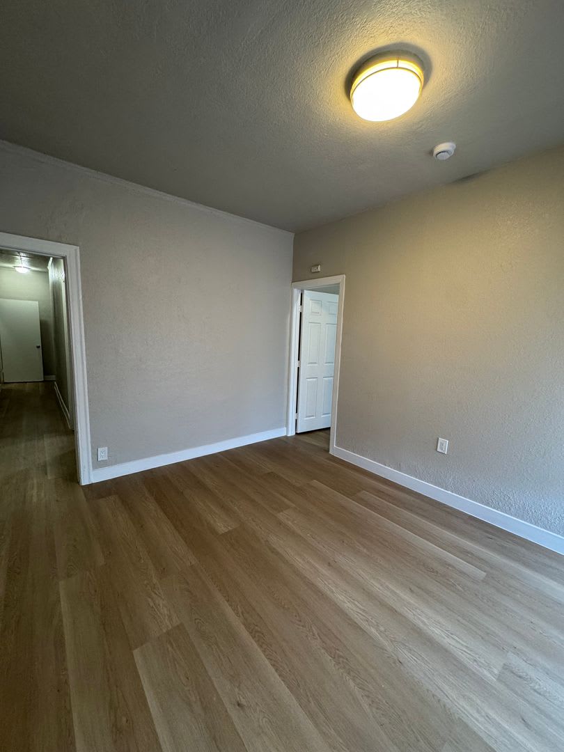 811 W 43Rd St – photo 3