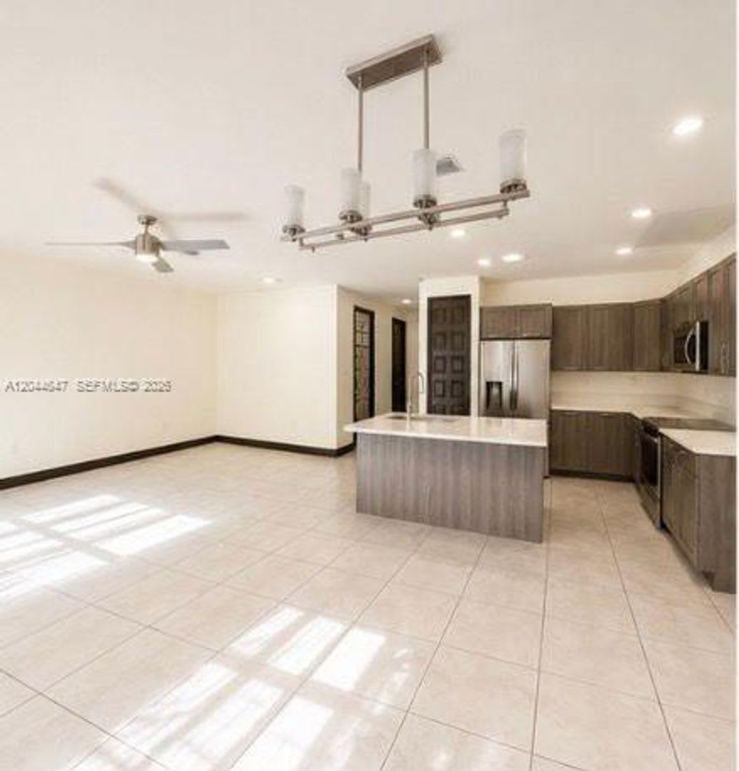 15668 Nw 91St Court Miami Lakes Fl 33018 6359 – photo 2