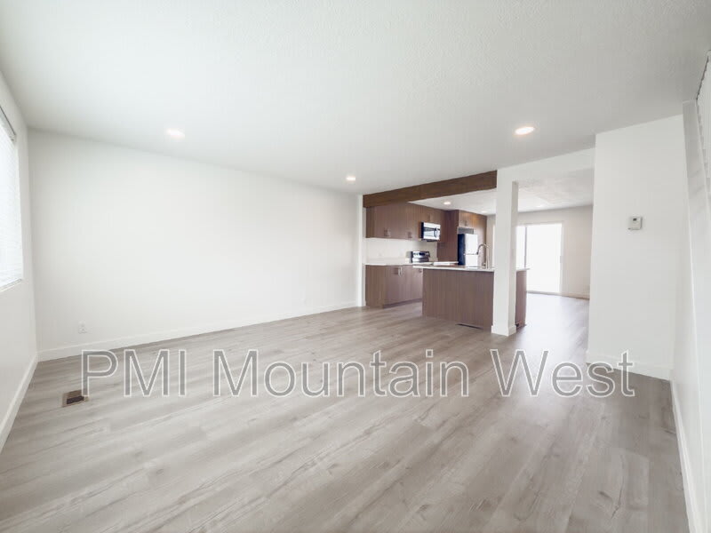945 S Main St. – photo 4