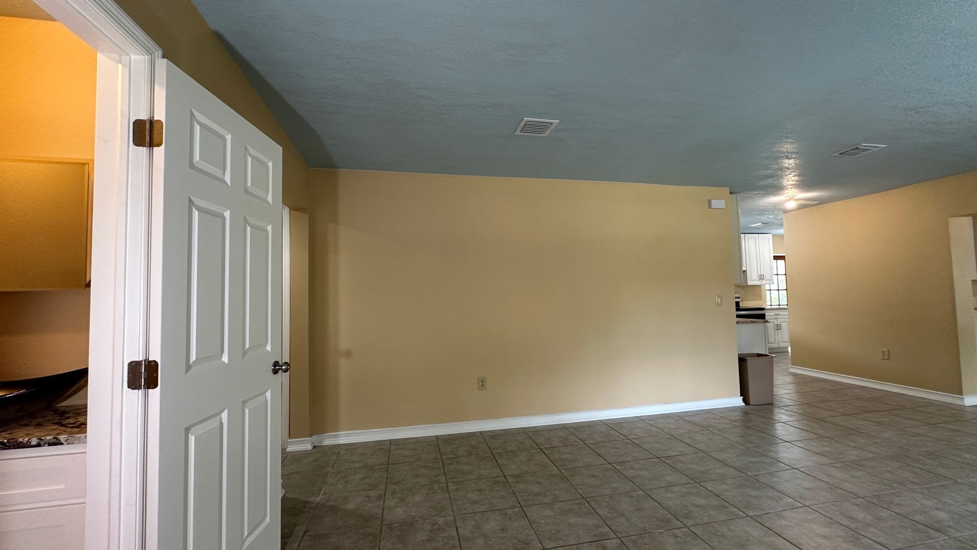 Fully Renovated 3BR – photo 2