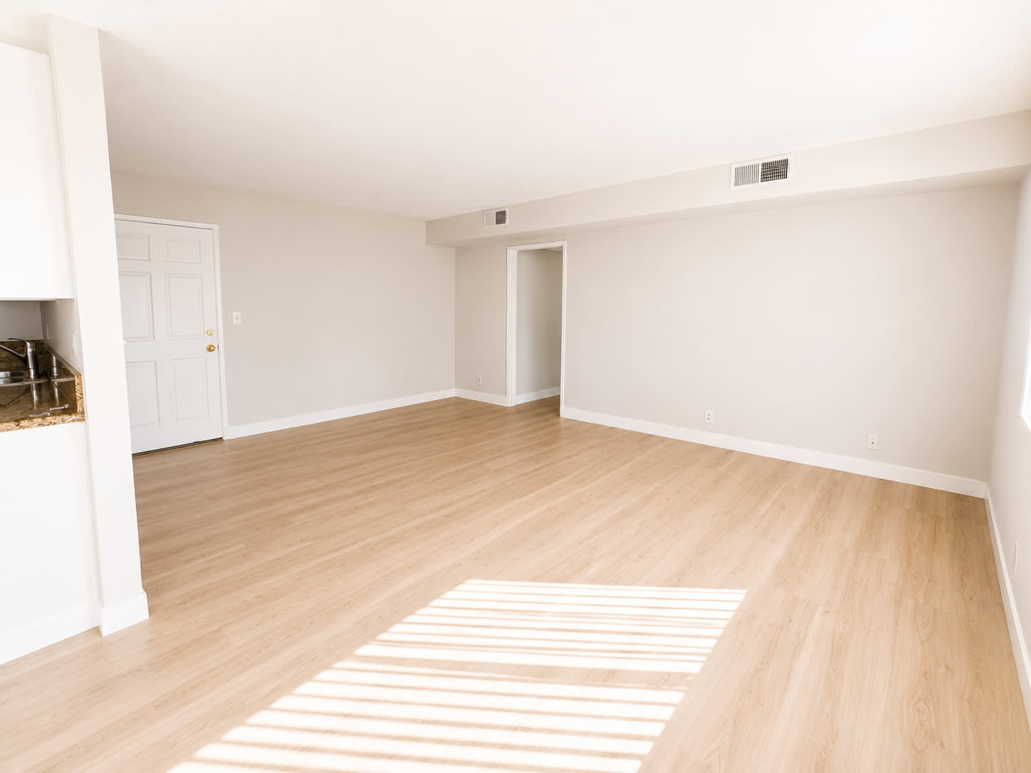 515 E Elmwood Ave – photo 2