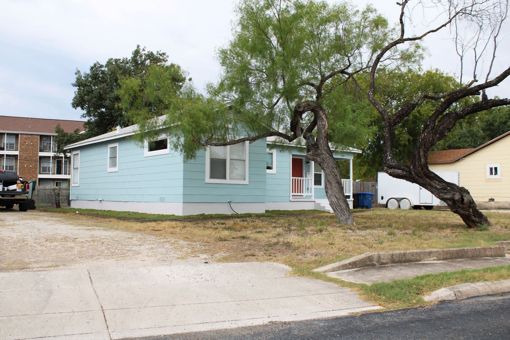 OLMOS PARK TERRACE DUPLEX – photo 2