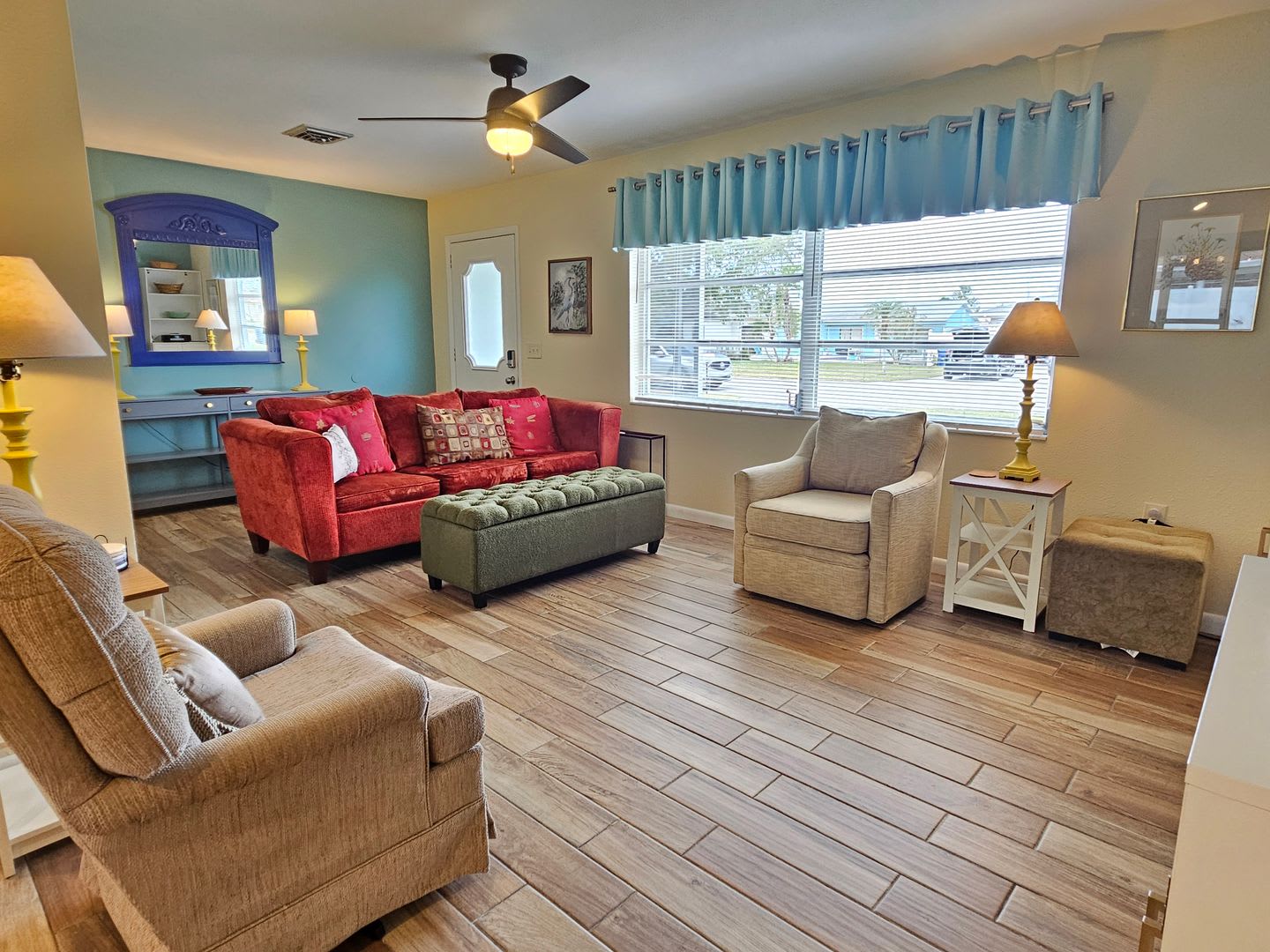 Seasonal Short-Term Pet Friendly 3 Bedroom 2 Bathroom Home in Venice East! – photo 4