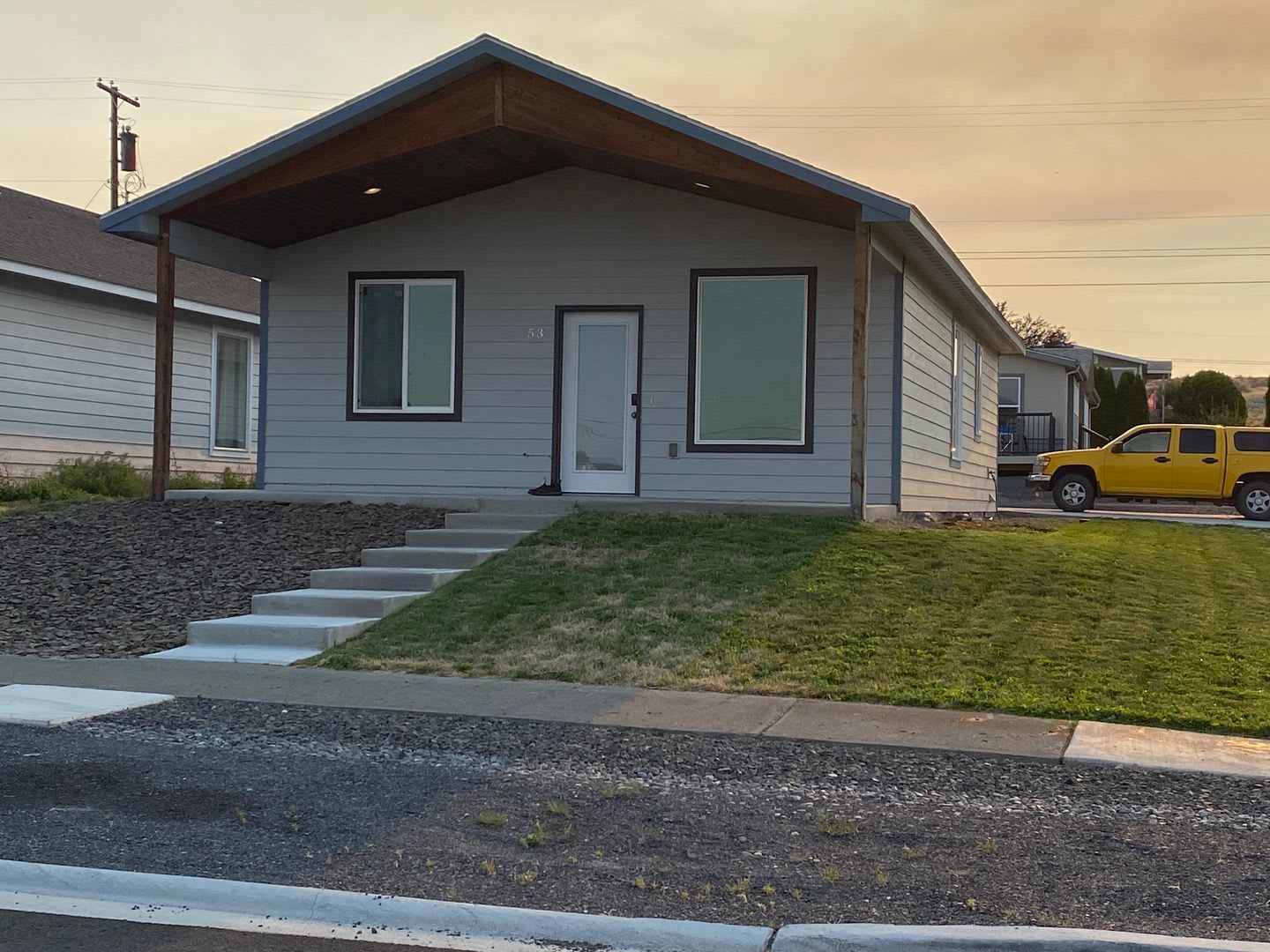 Nearly new 2 bedroom with garage – photo 2