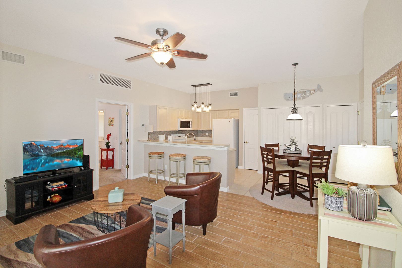 L Pavia Annual Condo For Rent – photo 3