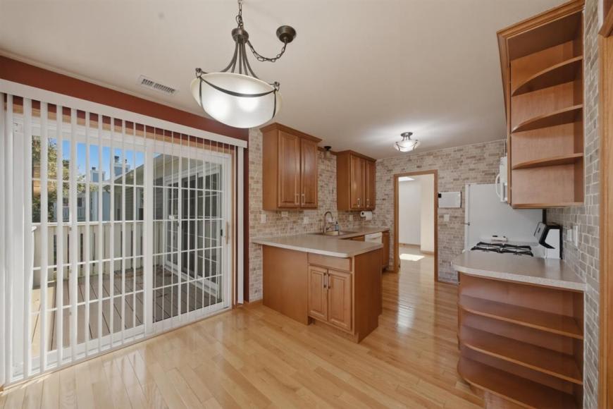 1671 Grosvenor Cir – photo 3
