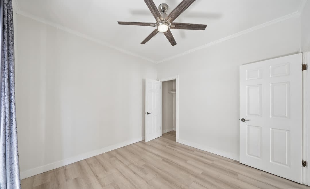 5754 Melrose Ave – photo 3