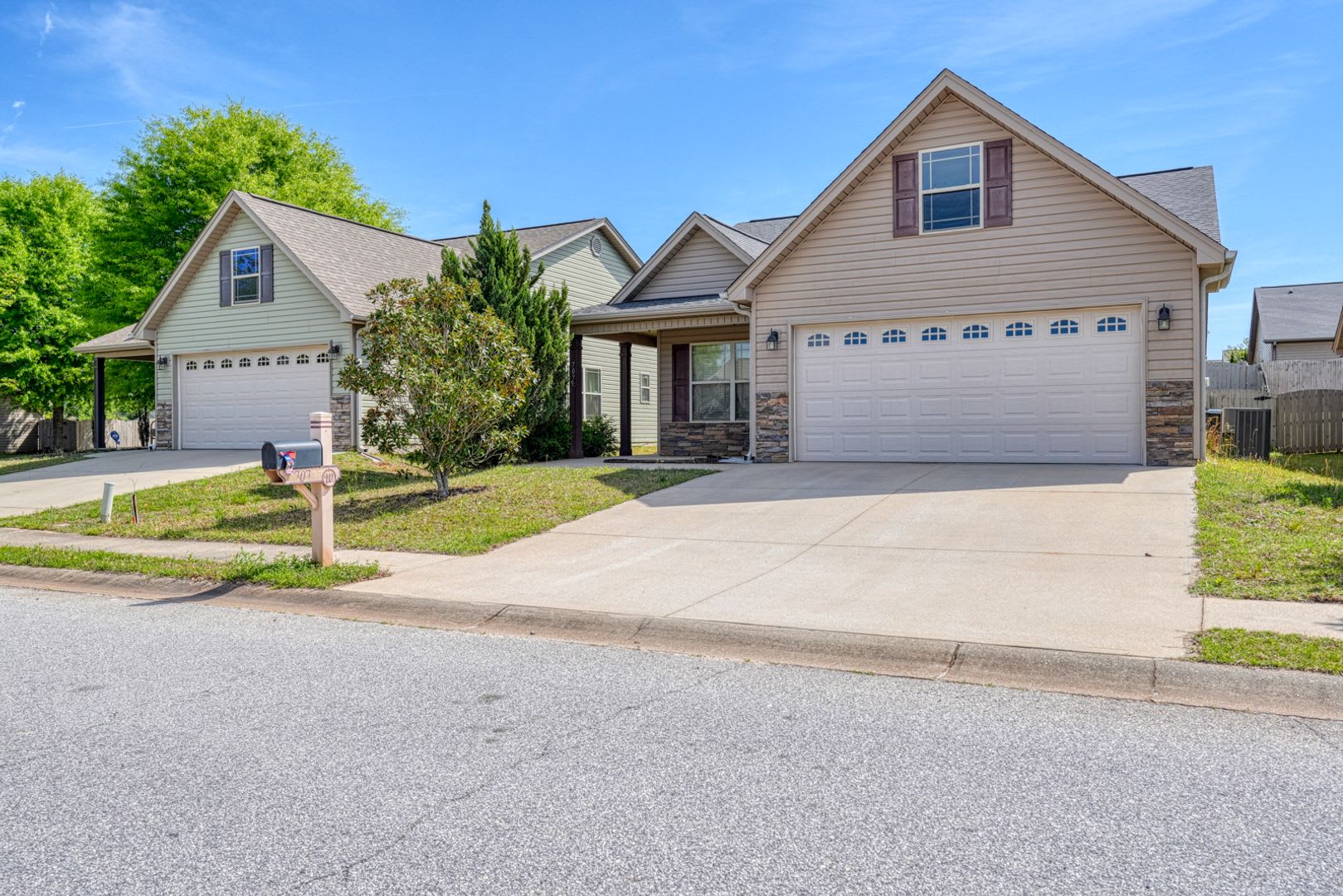 Beautiful 3Br 2Ba Home With Fenced Yard Community Pool – photo 4