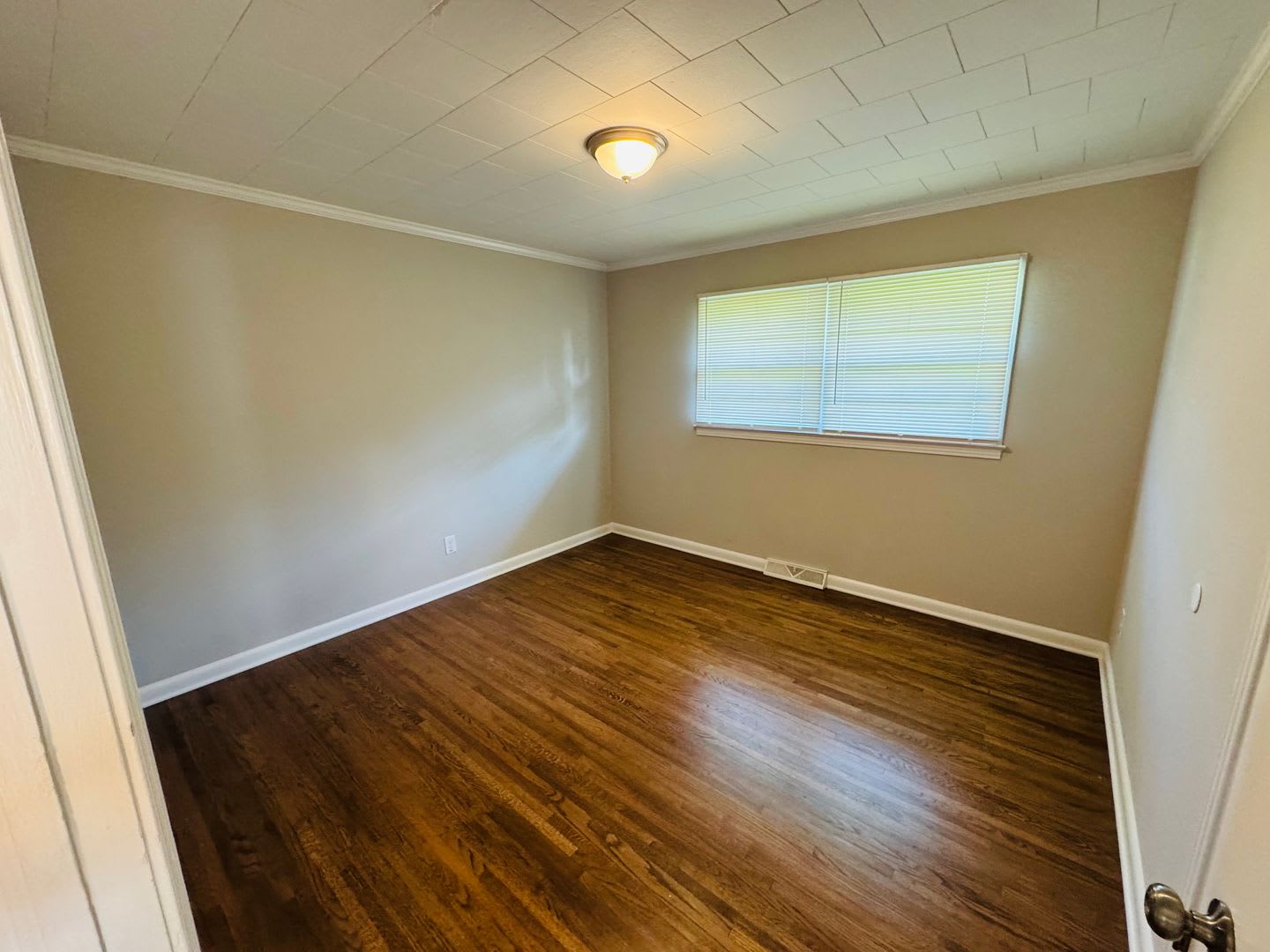 799 Sunderland Rd – photo 5