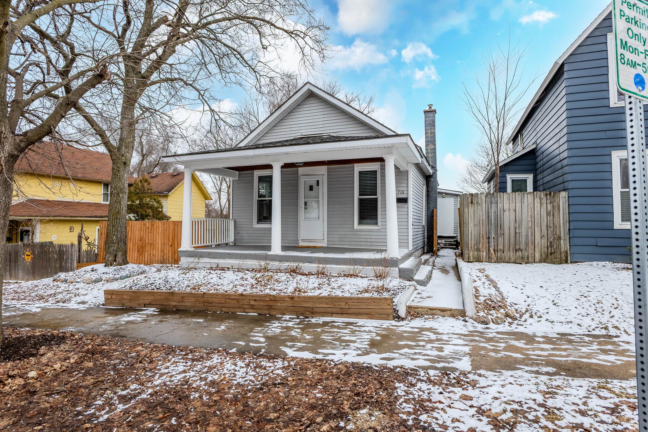 716 Coit Avenue Northeast – photo 1