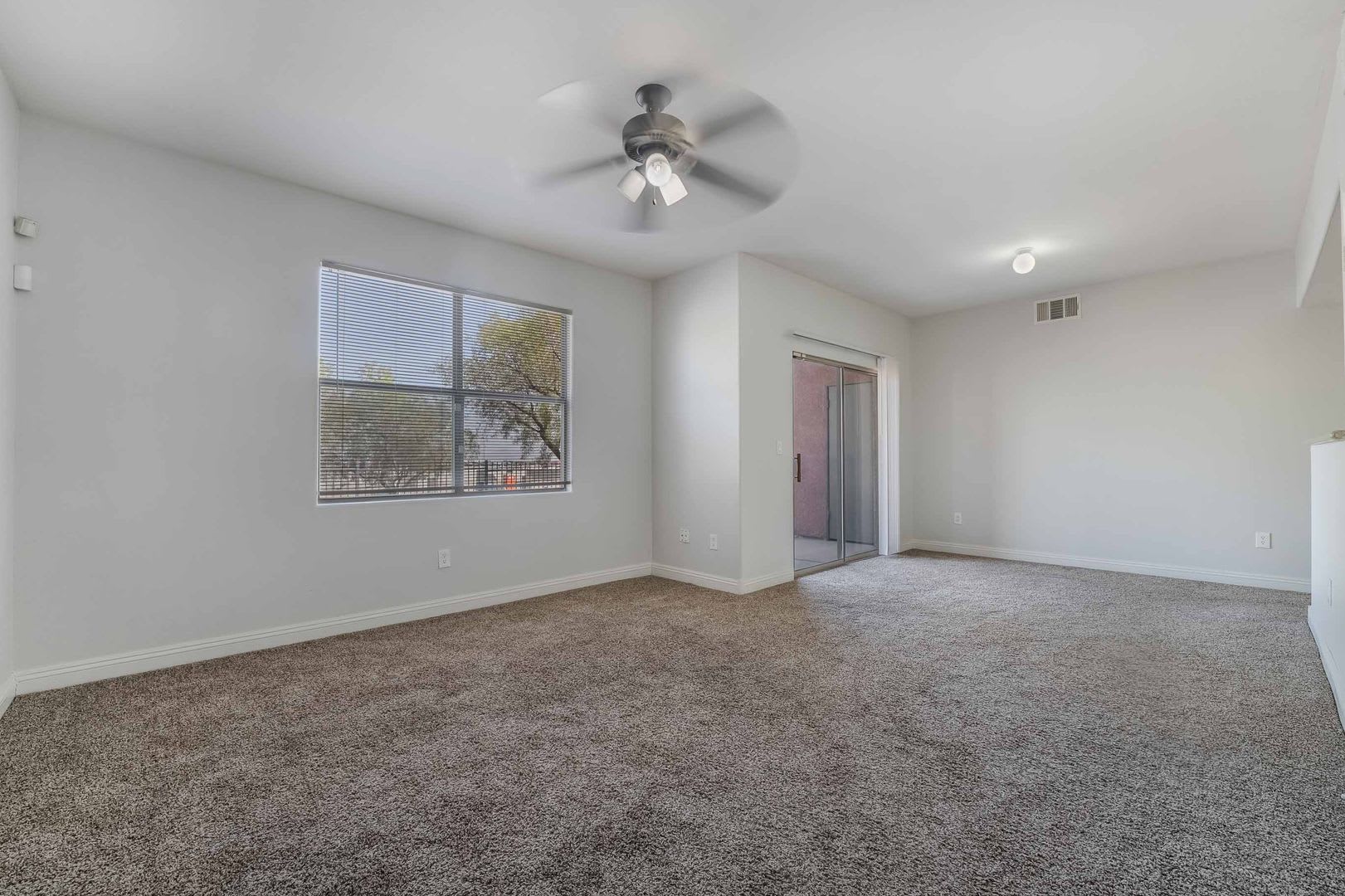 Beautiful Condo with Spacious Layout! – photo 3