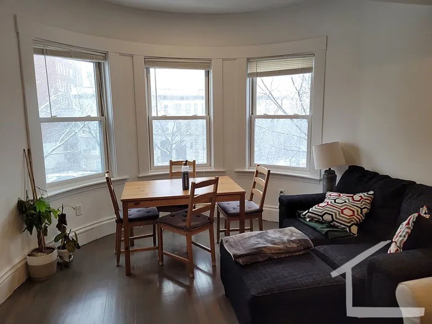 Charming 3 Bedroom-No Broker Fee – photo 2