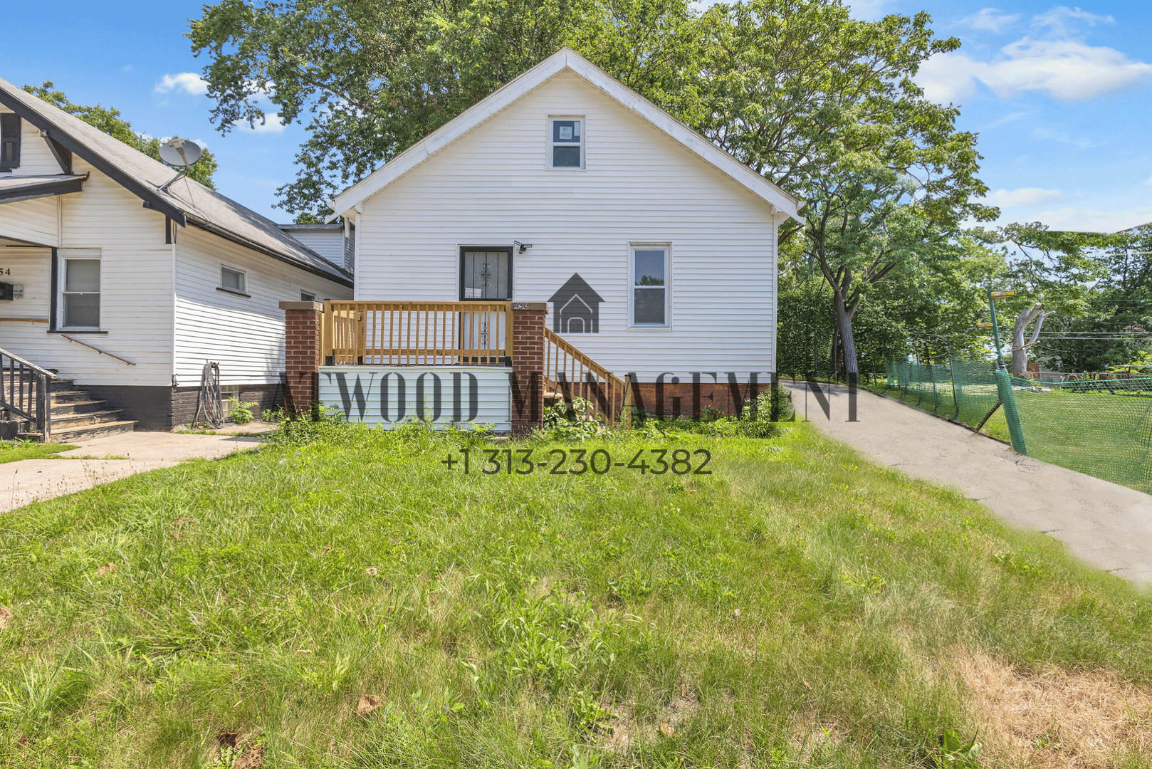 This Beautifully Updated 3 Bedroom 1 Bath Single Family Home Is Ready For Move In – photo 1