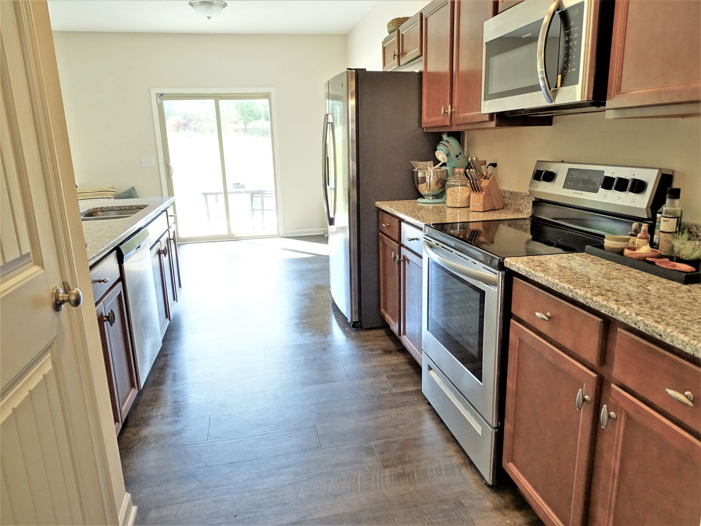 Beautiful Home in Lexington Hill 4 Bedrooms 2.5 Baths – photo 5