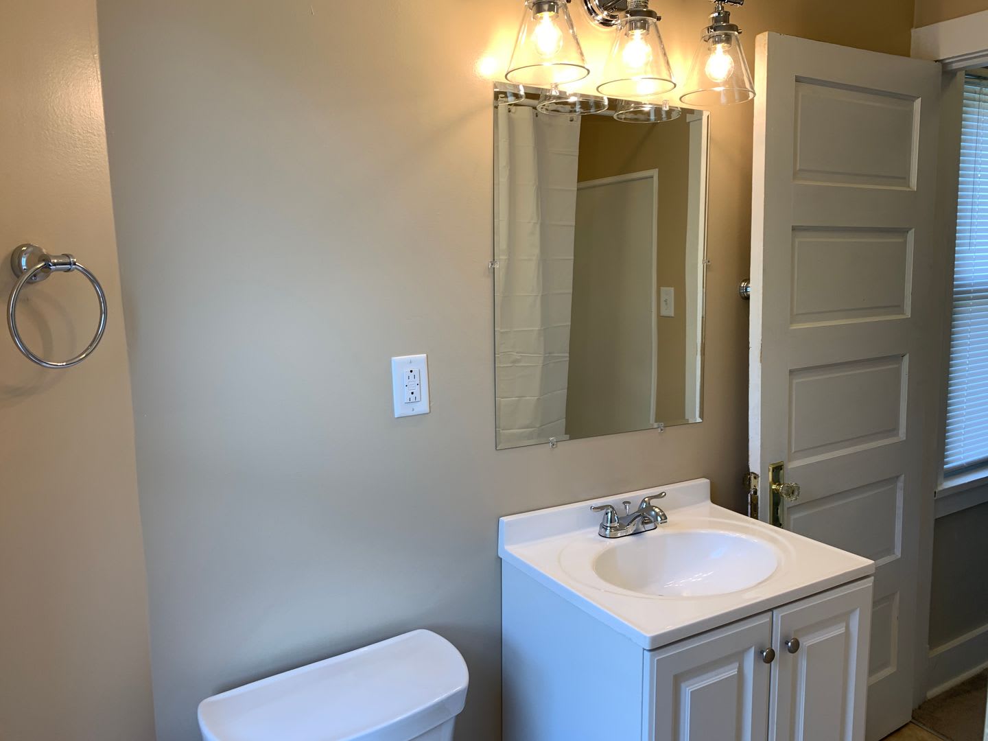 Charming 2BR home in Pittsburgh – photo 3