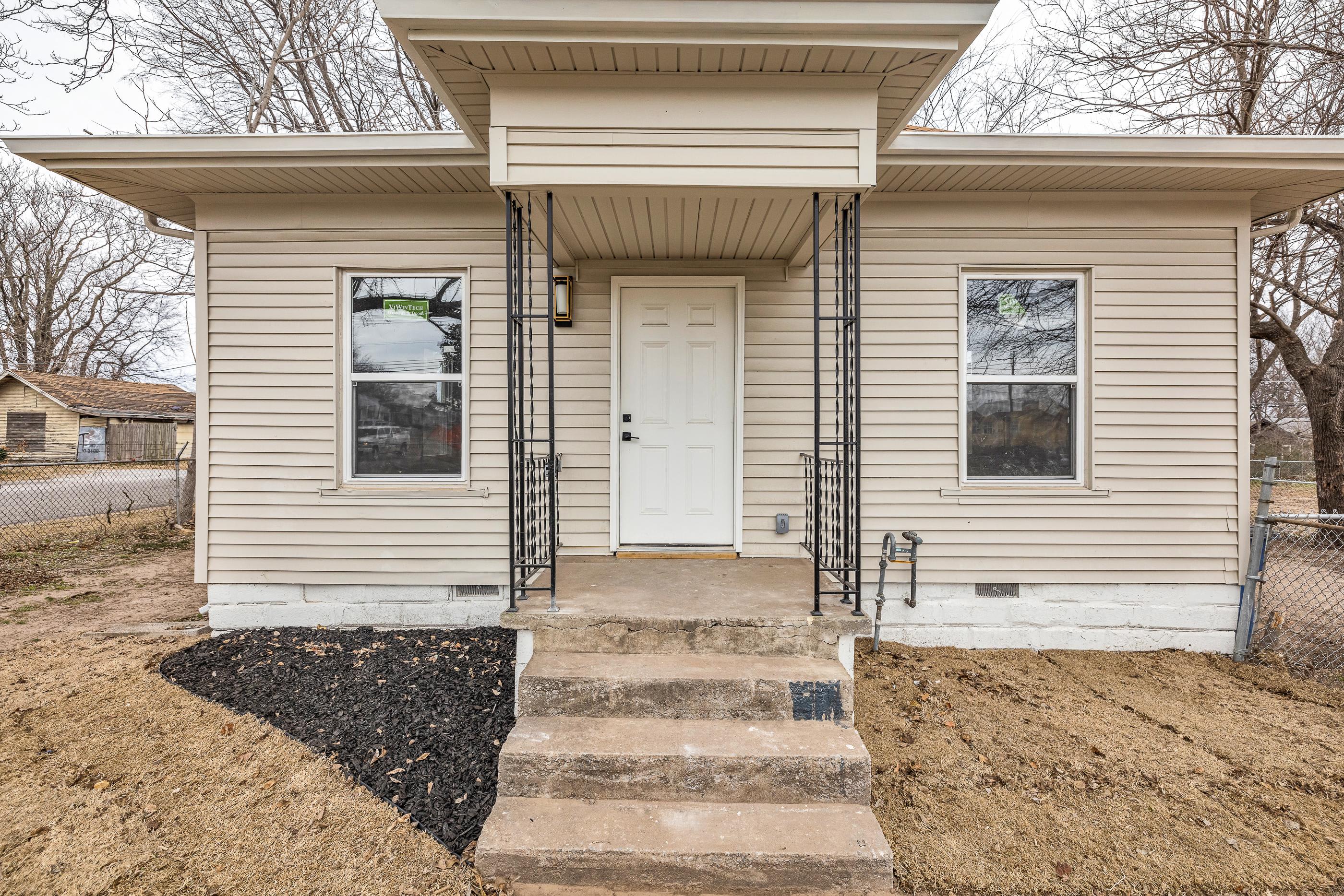 1017 West Newton Street – photo 1