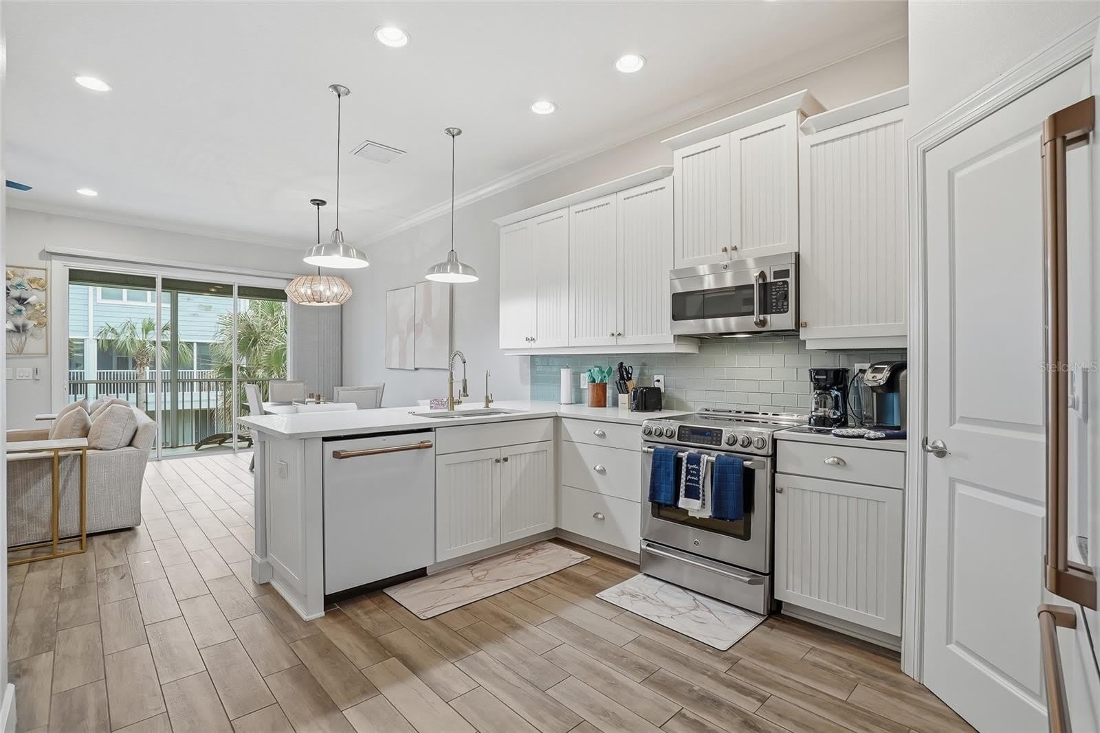 3162 MOORINGS Drive – photo 3