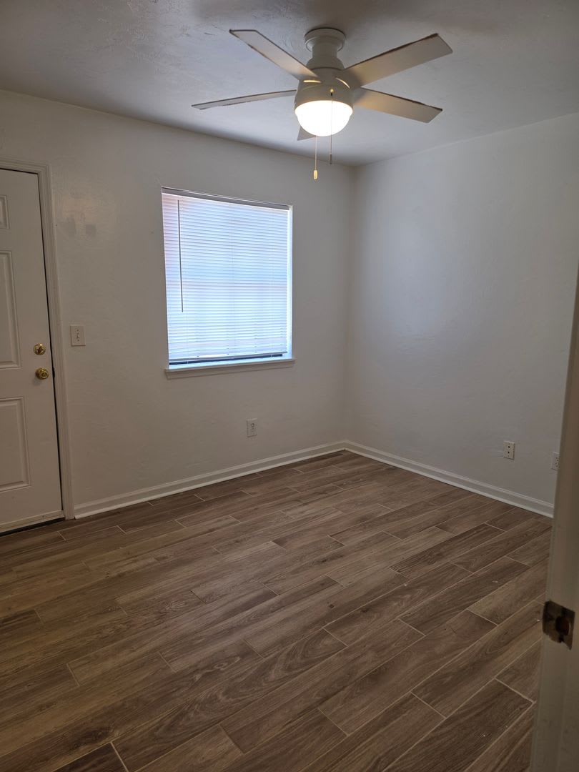 Cozy and Newly Renovated 2-bedroom, 1-bath townhome Close to Campuses! – photo 4