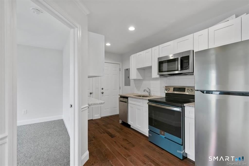 1091 Whalley Avenue – photo 4