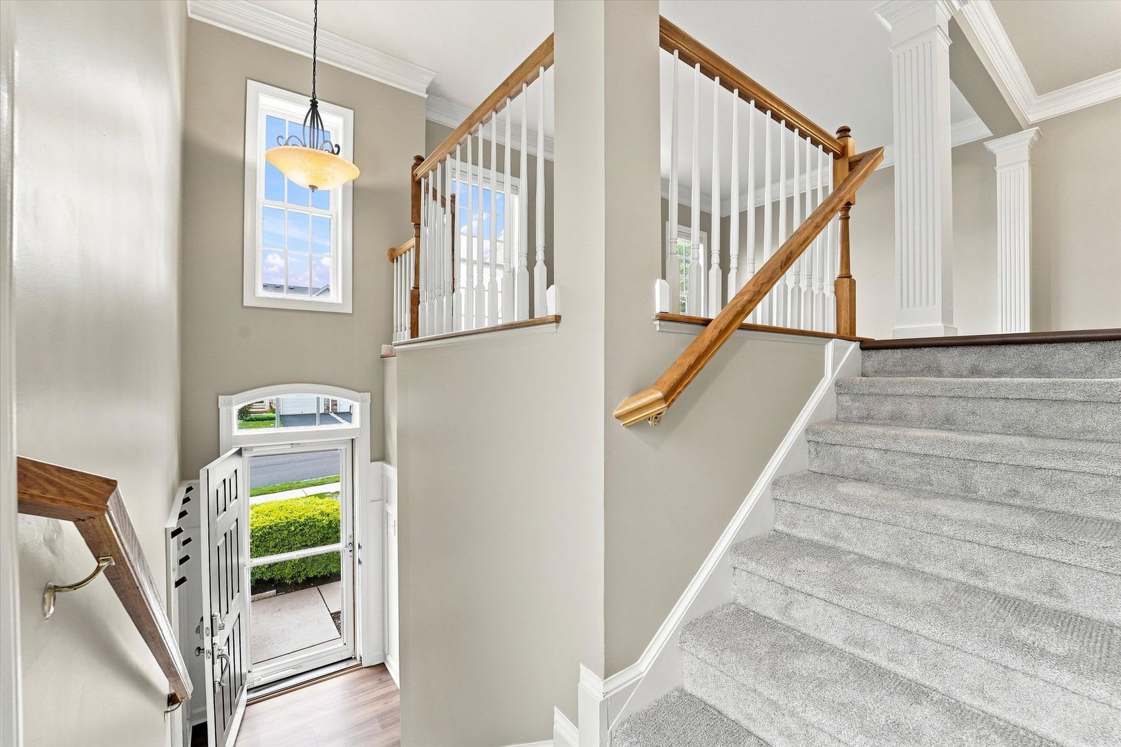 Beautiful 3B/2.5B End-Unit Townhome in Coventry Glen – photo 2