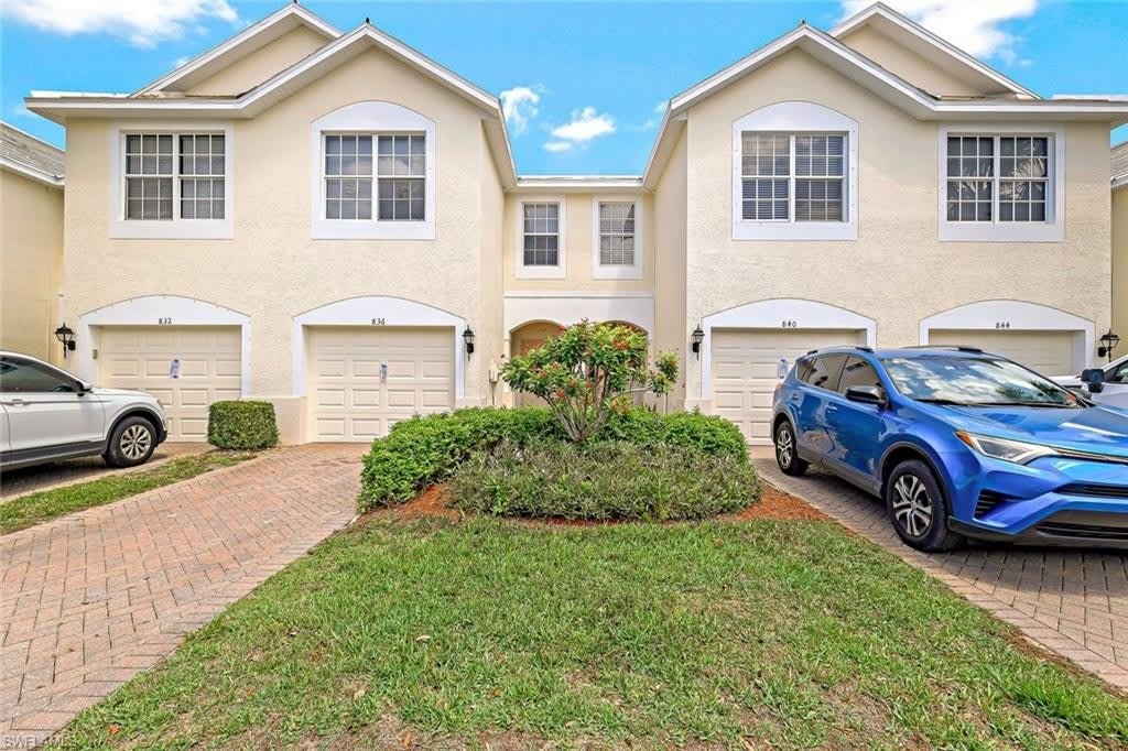 836 Hampton Cir – photo 3