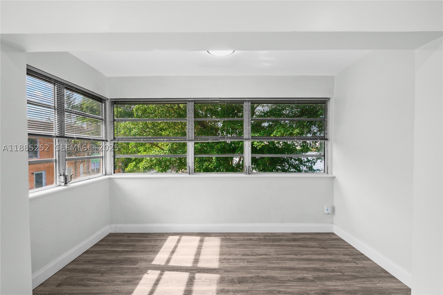 245 NE 191st St – photo 4