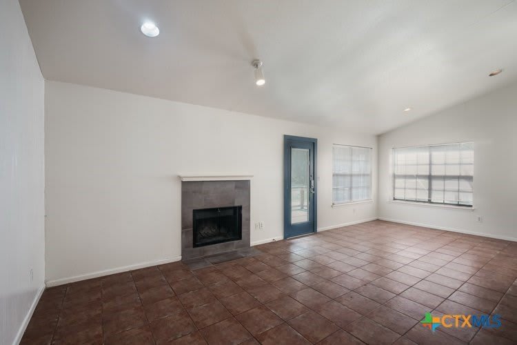 1104 Academy Street – photo 5