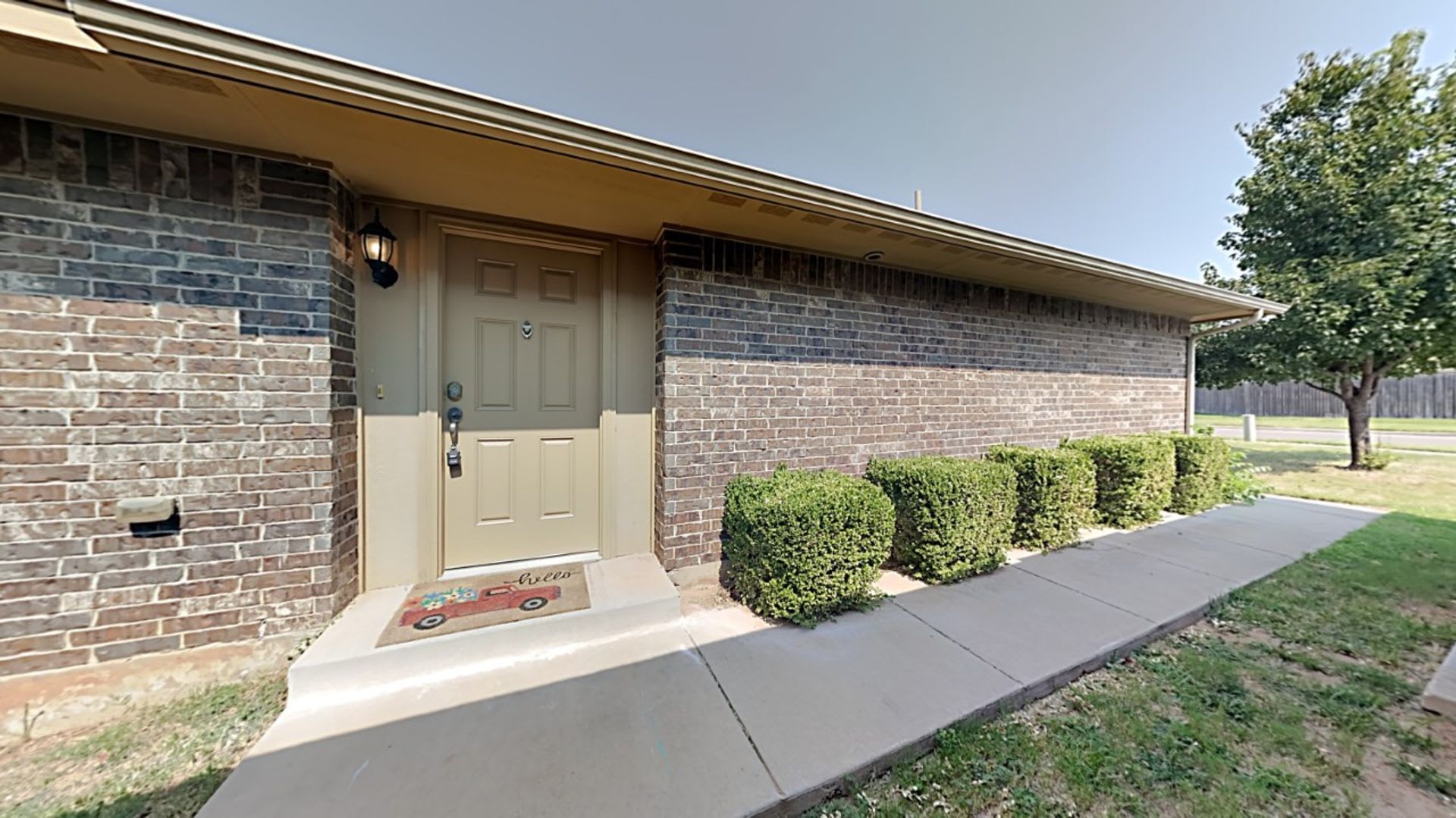 Very Nice and Spacious 3 Bedroom 2 Bath Home in Mustang Schools – photo 2