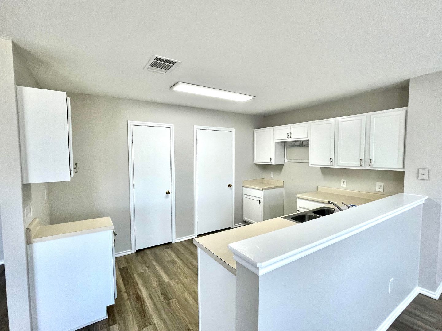 Four Bedroom House for Lease in Manor! – photo 4