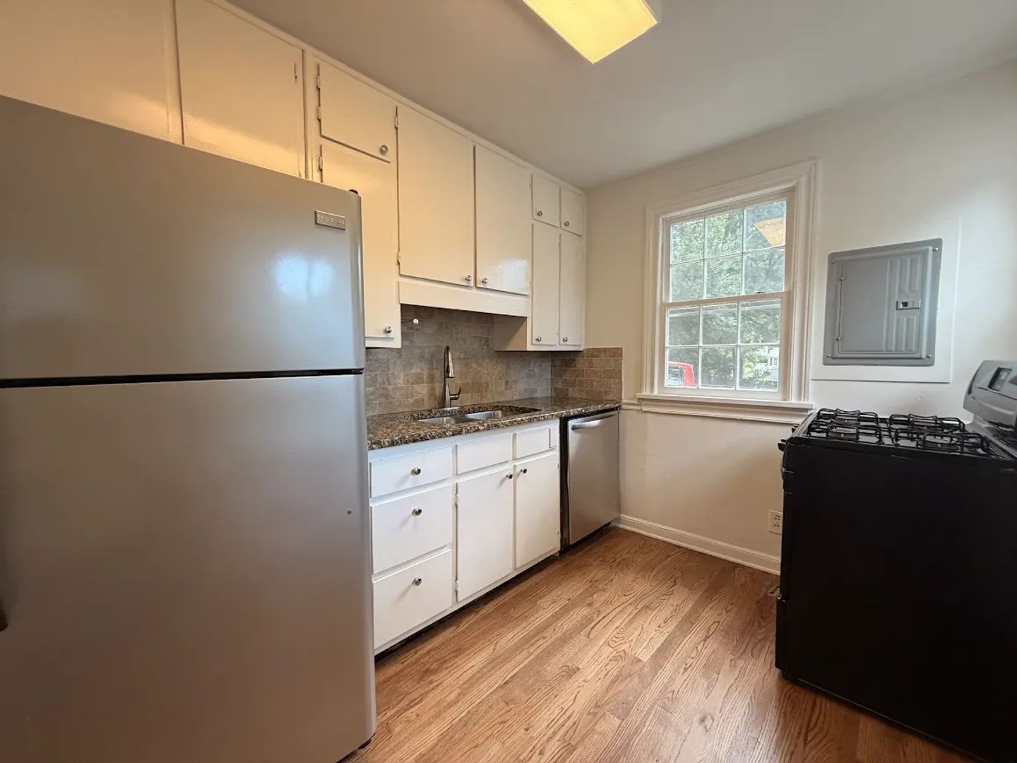 2 Bed 1 Bath in Atlanta! – photo 3