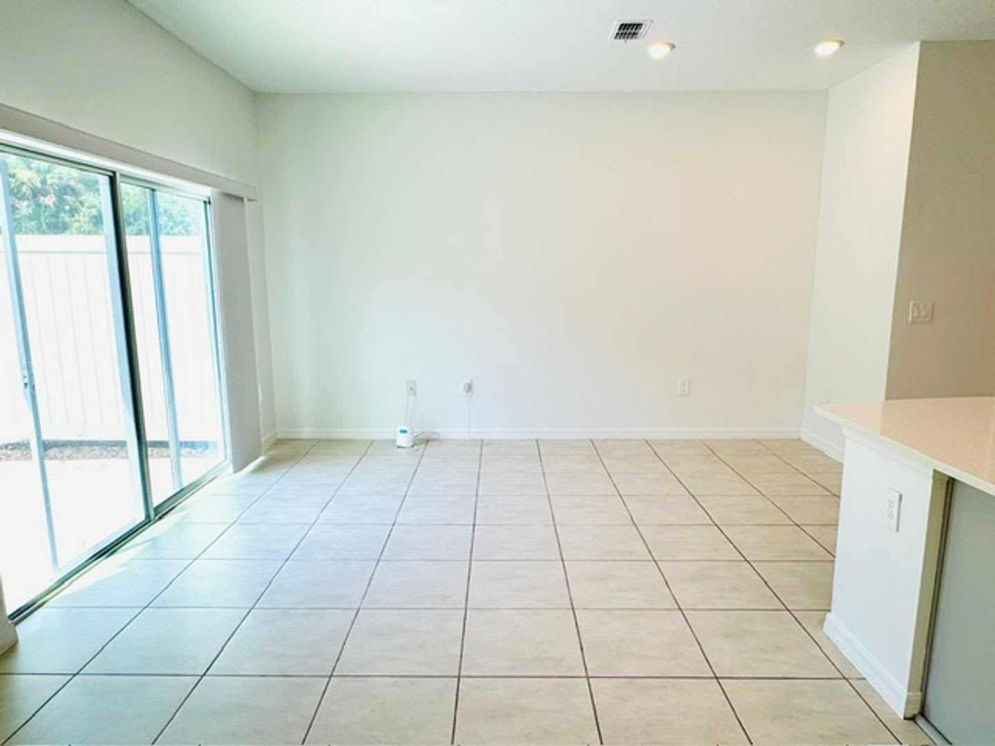 Modern 3 Bed / 2.5 Bath Townhome – Move-In Ready – photo 3