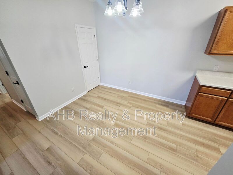 3010 Winston Drive – photo 5
