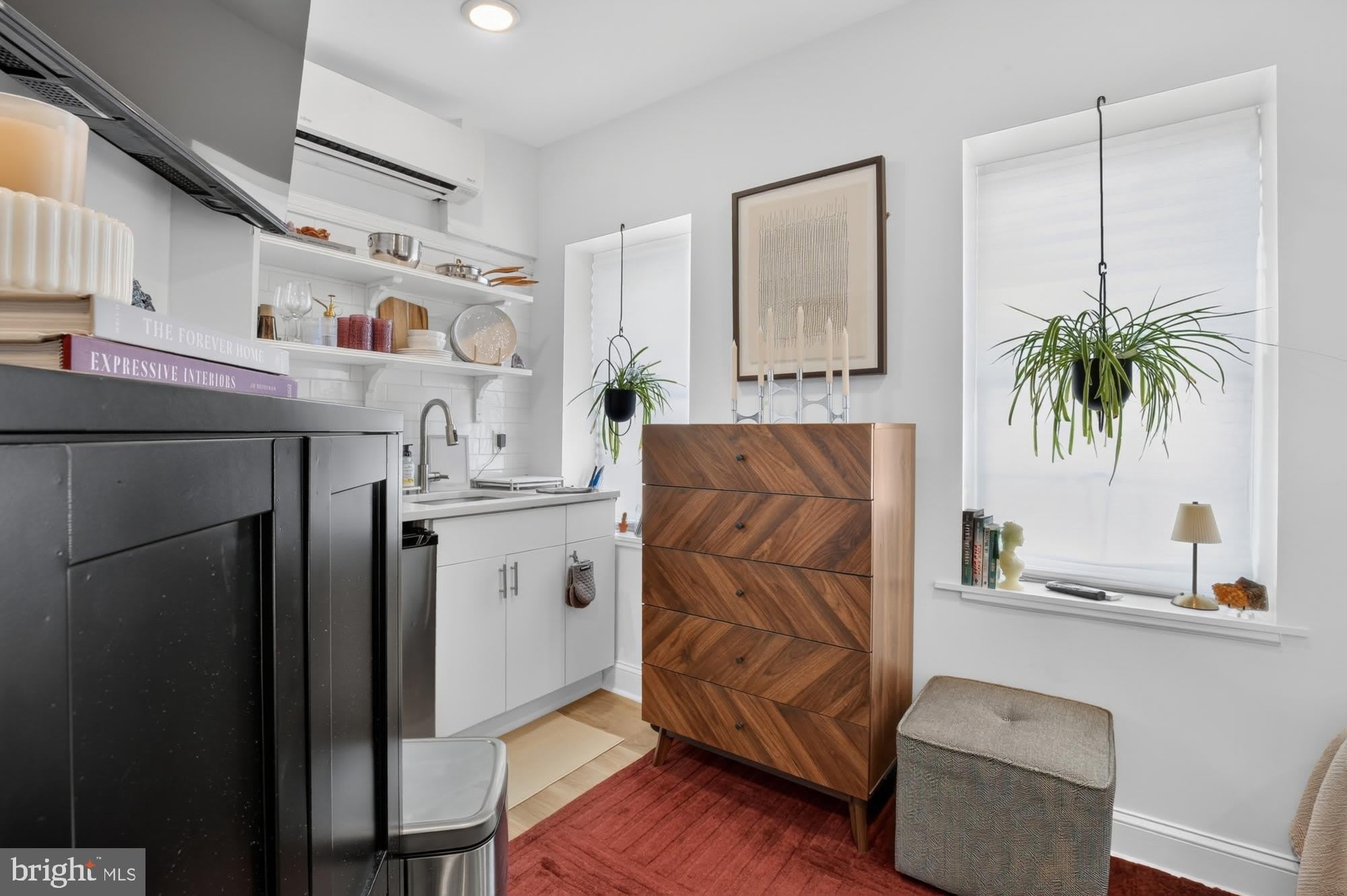 2046 E HUNTINGDON Street – photo 1