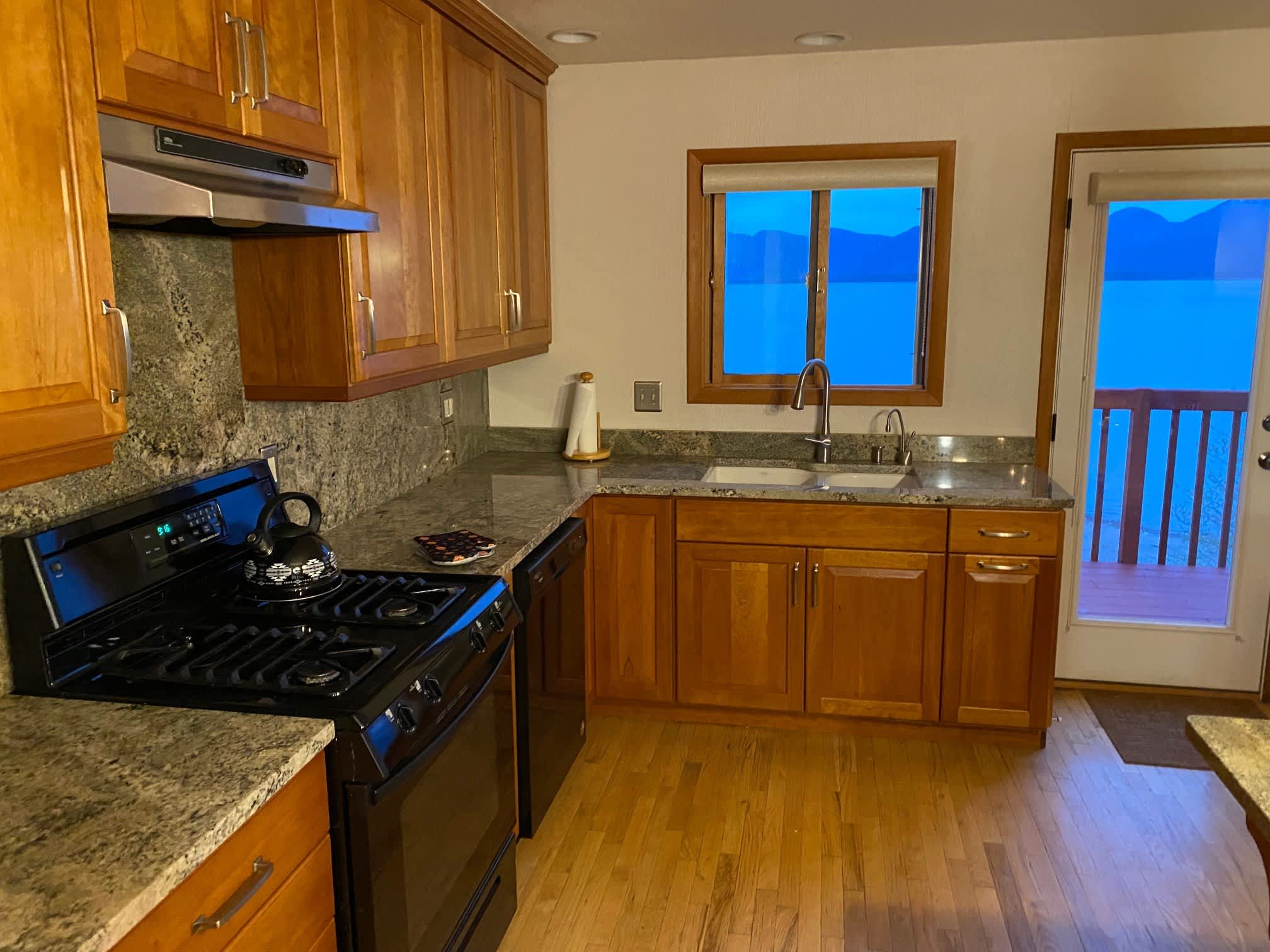 540 Shoreline Dr – photo 2
