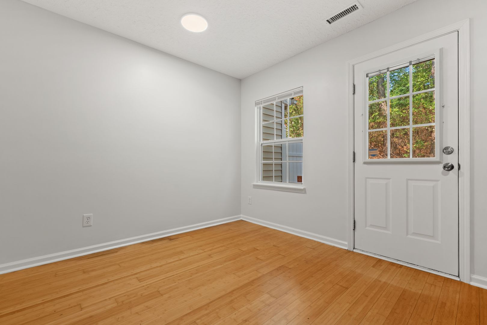 Newly Renovated 2 Bedroom Townhome! Great Location in Durham – photo 5
