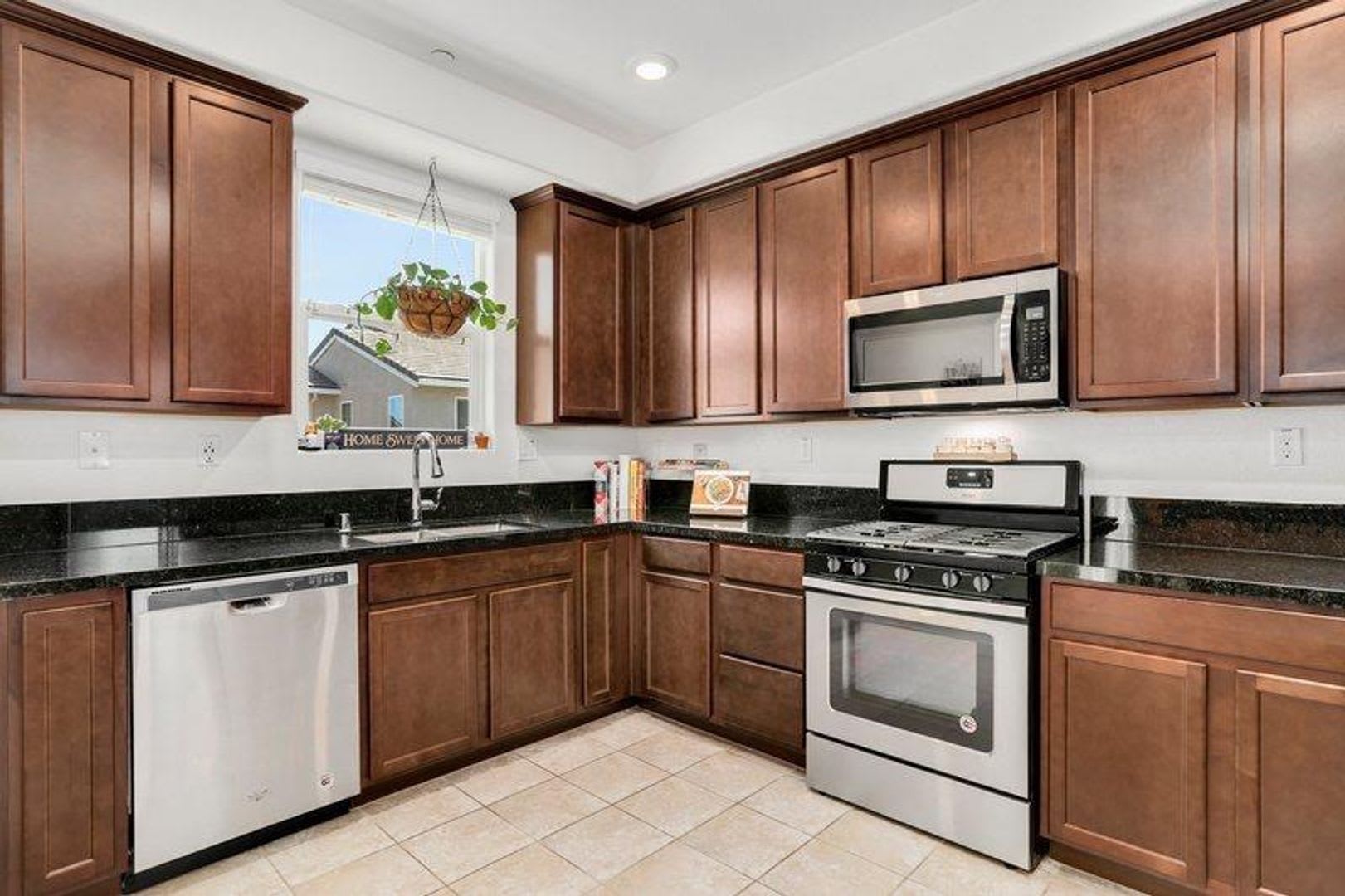 Clean 3 Bedroom 3 Bathroom Sacramento Townhome for Lease. – photo 3
