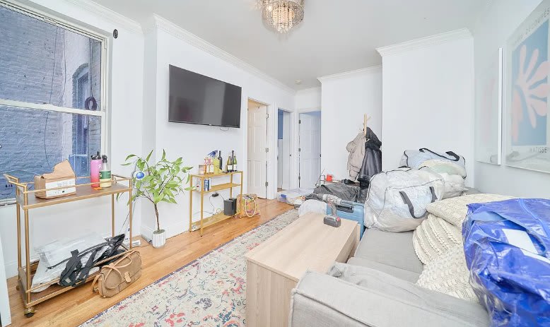 241 E 18th St – photo 1