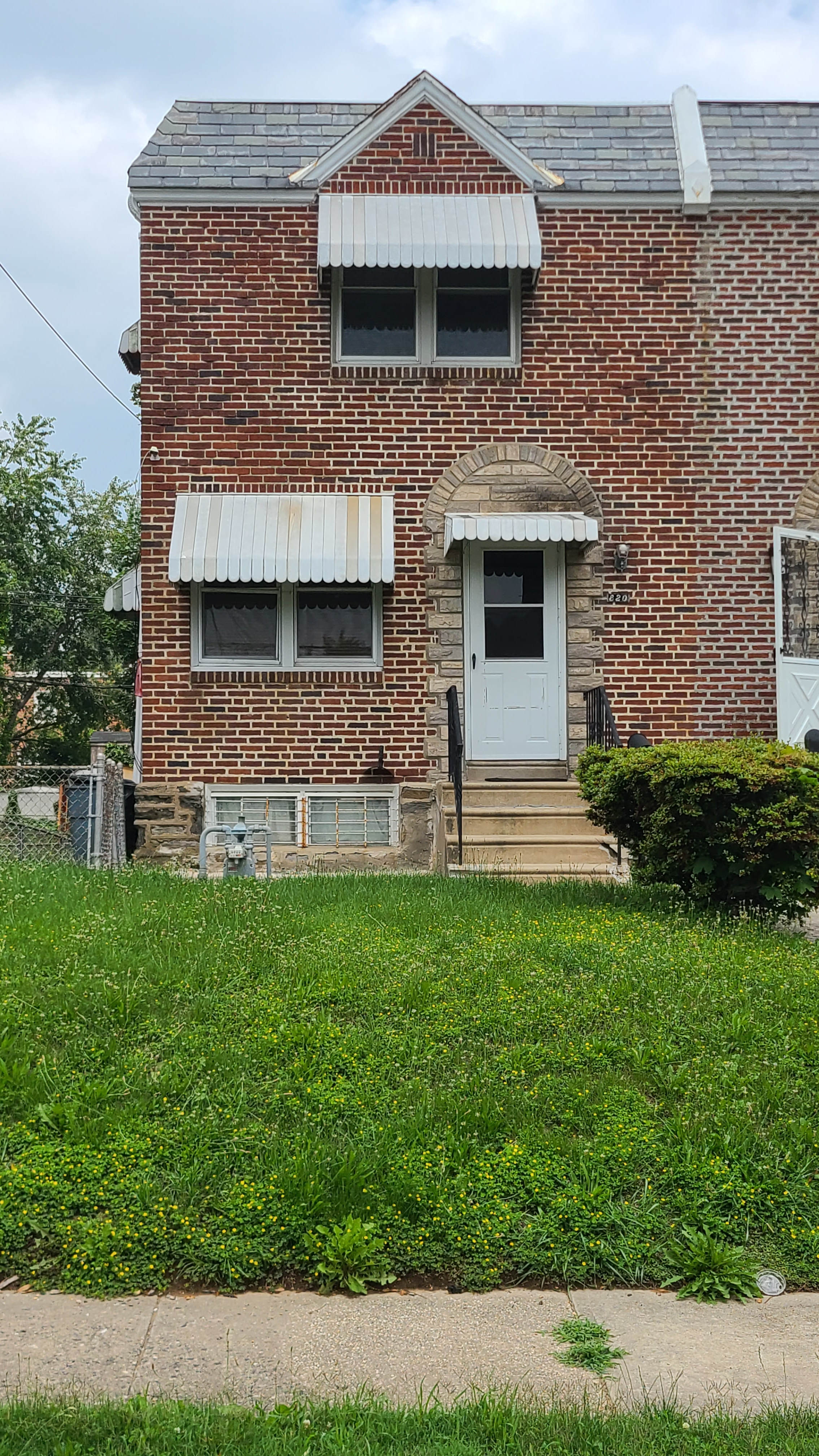 820 E 15th St – photo 1