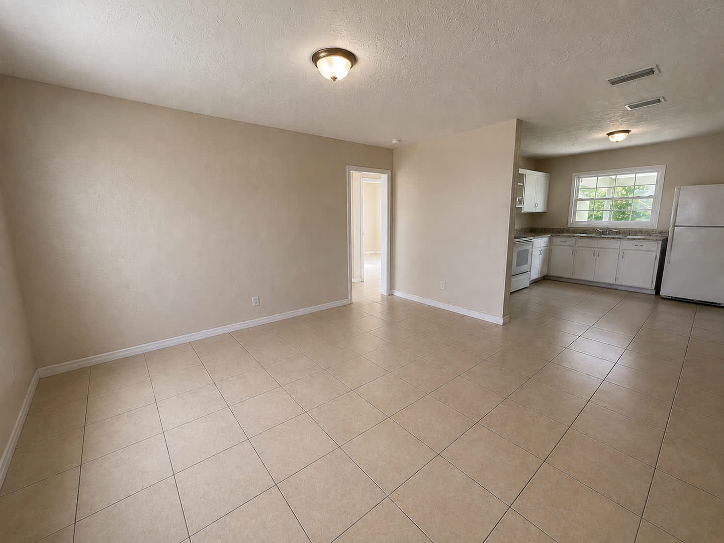 Spacious 3BR/1BA Dade City Home with Enclosed Front Porch &amp; Large Backyard – photo 4