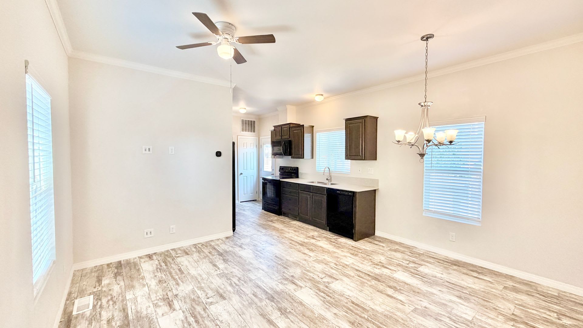 Beautiful Standalone Guest Home With Balcony Deck Private Yard Space Located On A One Of A Kind Fully Fenced Gated Private Property In Fallbrook – photo 4