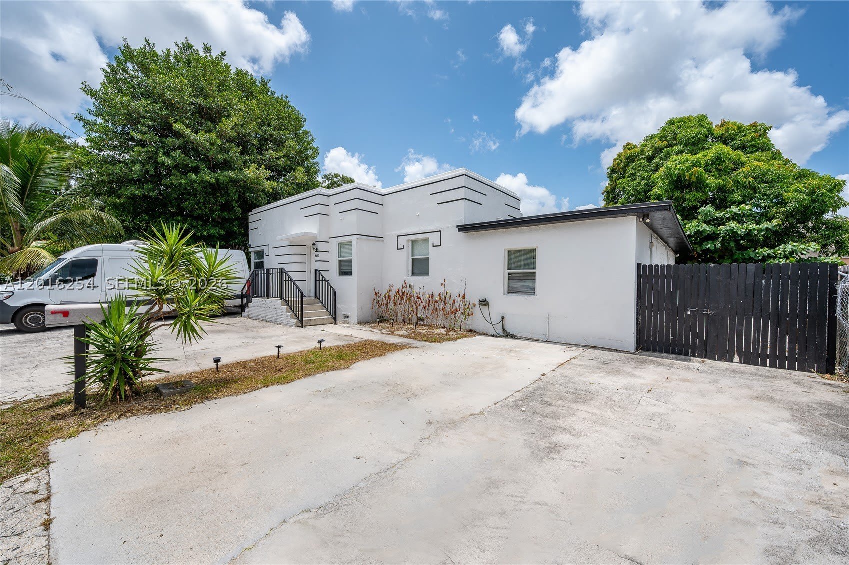 9050 NW 31st Ave – photo 2