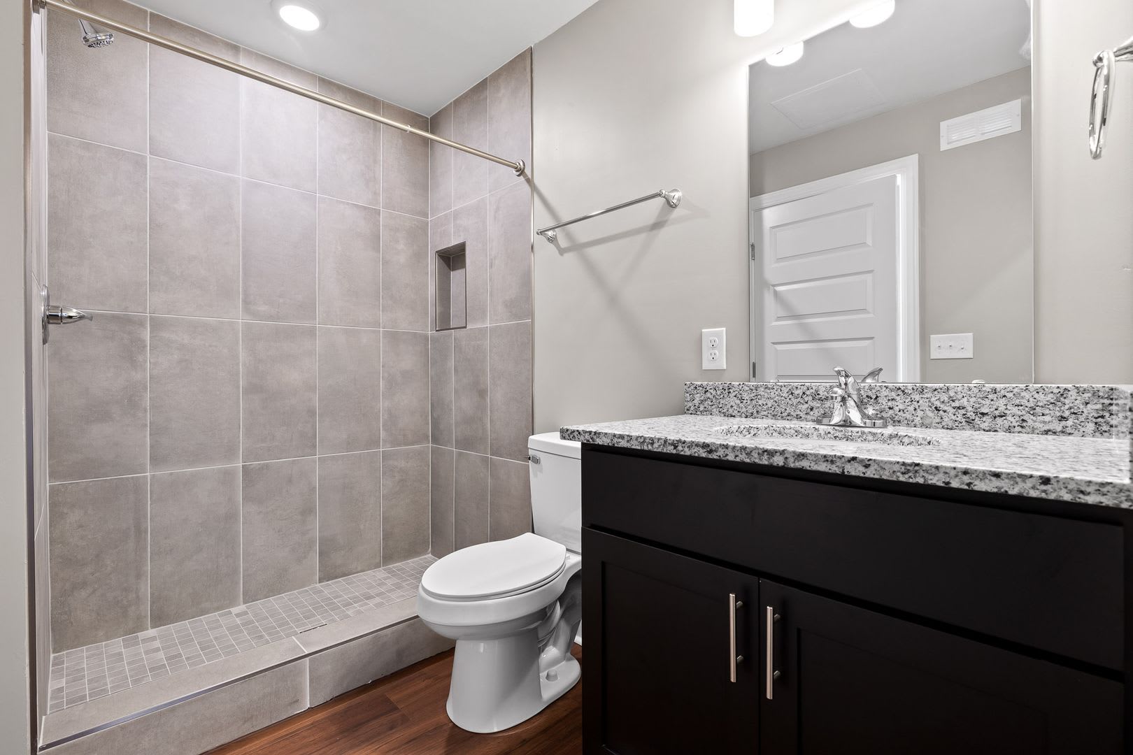 ONE MONTH FREE! 621 MLK *Income Restricted* – photo 4