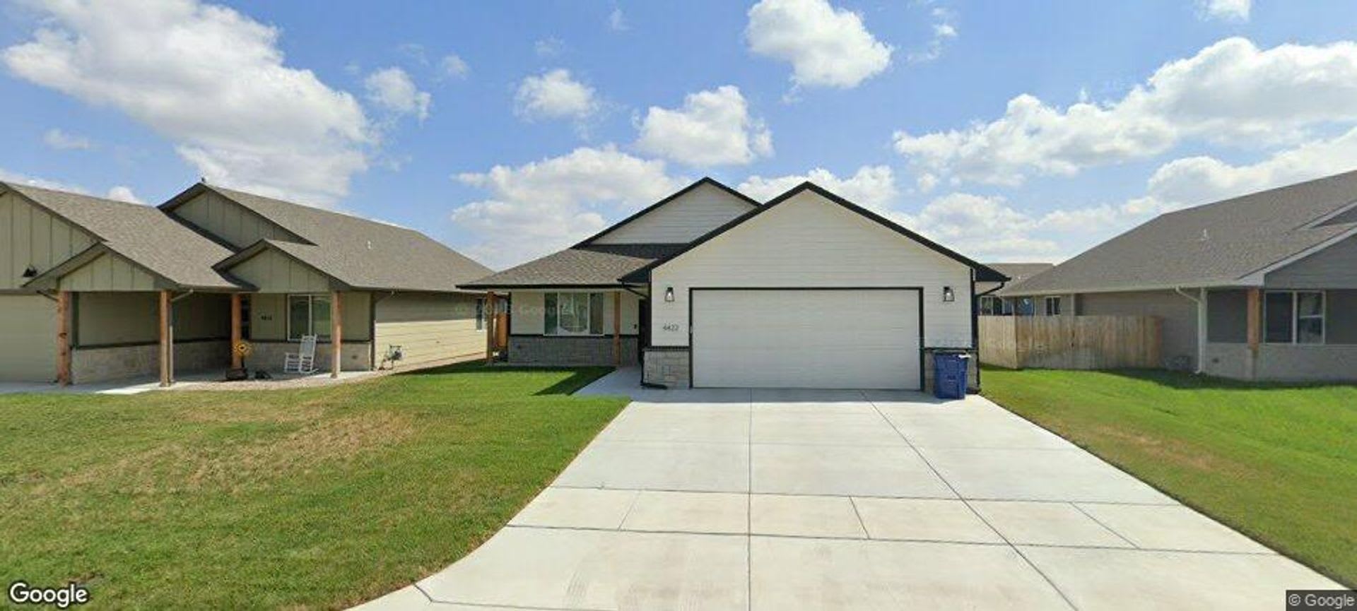 Single Family Home With Three Bedrooms Two Bathrooms And Two Car Garage Zero Entry Slab Home Mowing Included – photo 1