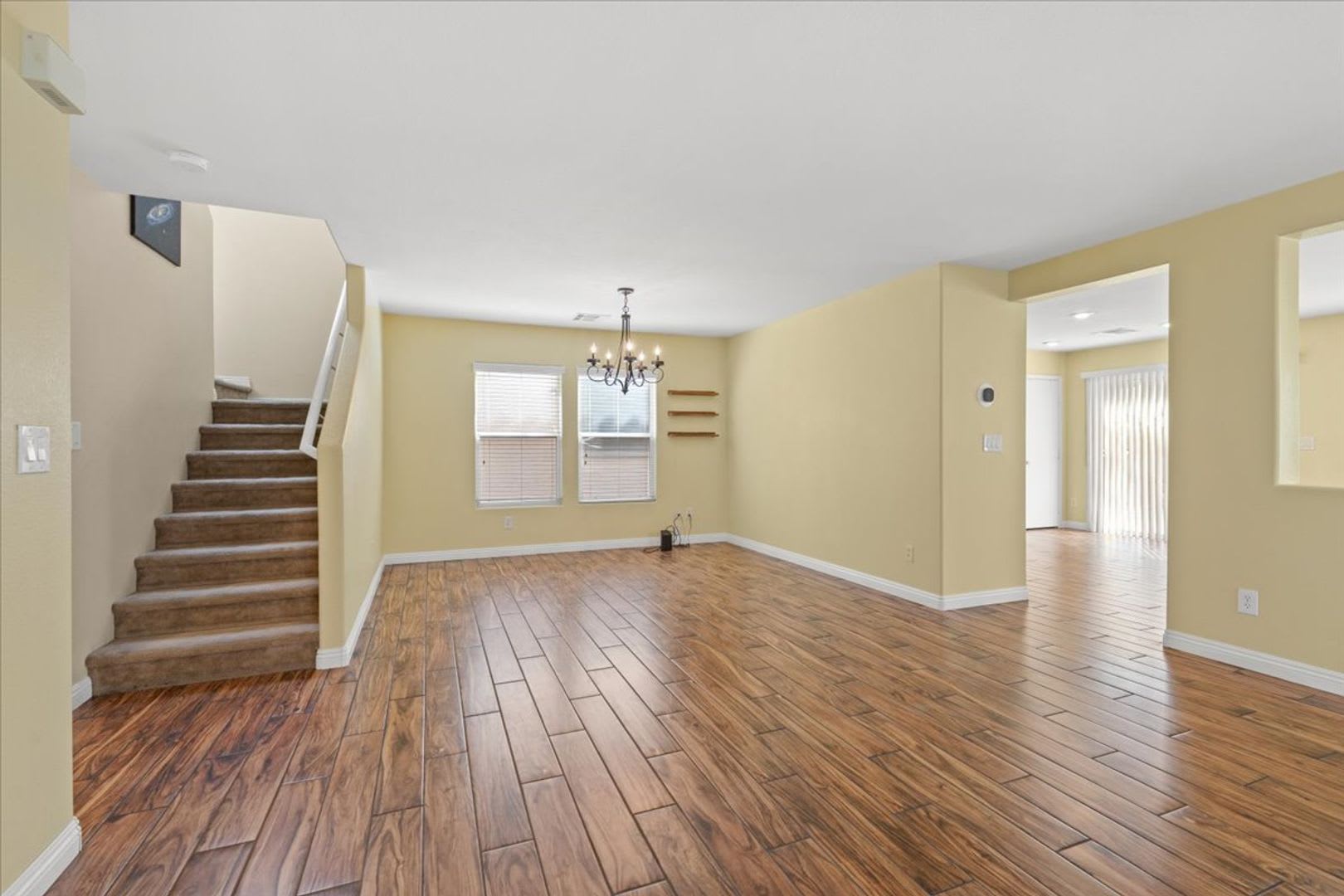 Exceptional Summerlin 4-Bedroom Residence with Spacious Living & Entertaining Areas – photo 4