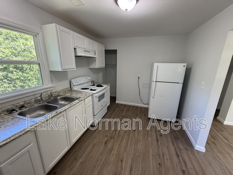2320 Shade Tree St – photo 4