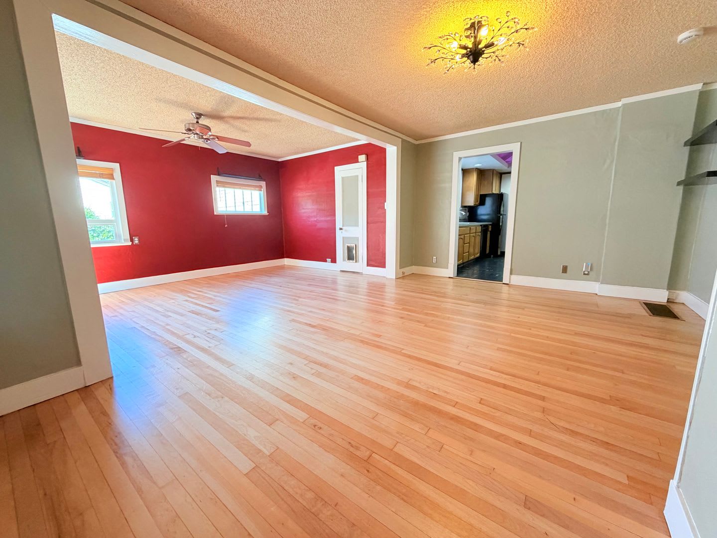 AVAILABLE NOW! Charming 3 Bed, 2 Bath Bungalow in Delridge! – photo 2