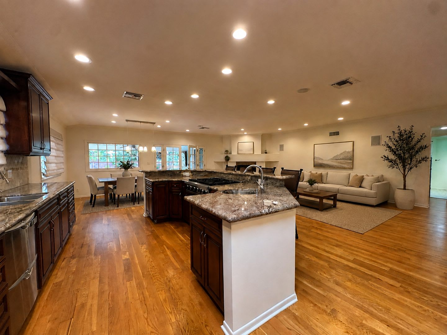 Rare Sherman Oaks Lease 4Beds 3Baths Large Office In A Tree Lined Street With A Large Yard Perfect For Entertaining – photo 5