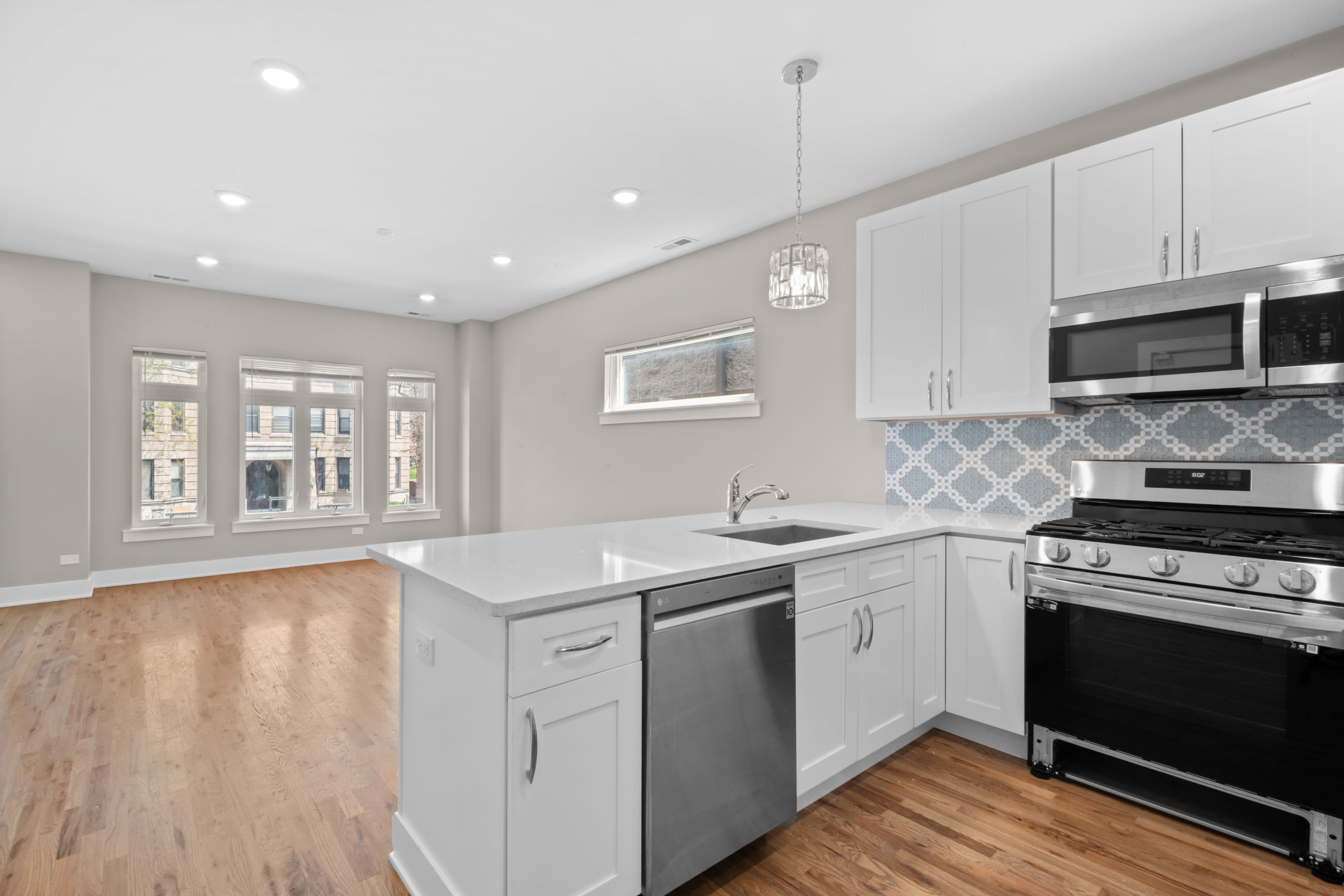 643 East 50th Street – photo 4